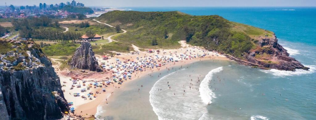 Kitnet K1 Em Torres-Rs - Na Mais Bela Praia Gaucha - Cozinha - Banheiro - Ar Condicionado - Smart Tv 32' - Wi-Fi - Anfitria Superhost No Bnb Ngoại thất bức ảnh