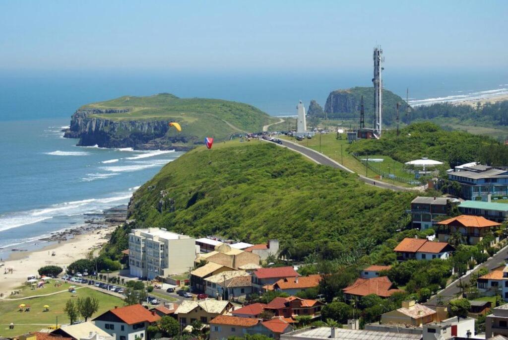 Kitnet K1 Em Torres-Rs - Na Mais Bela Praia Gaucha - Cozinha - Banheiro - Ar Condicionado - Smart Tv 32' - Wi-Fi - Anfitria Superhost No Bnb Ngoại thất bức ảnh